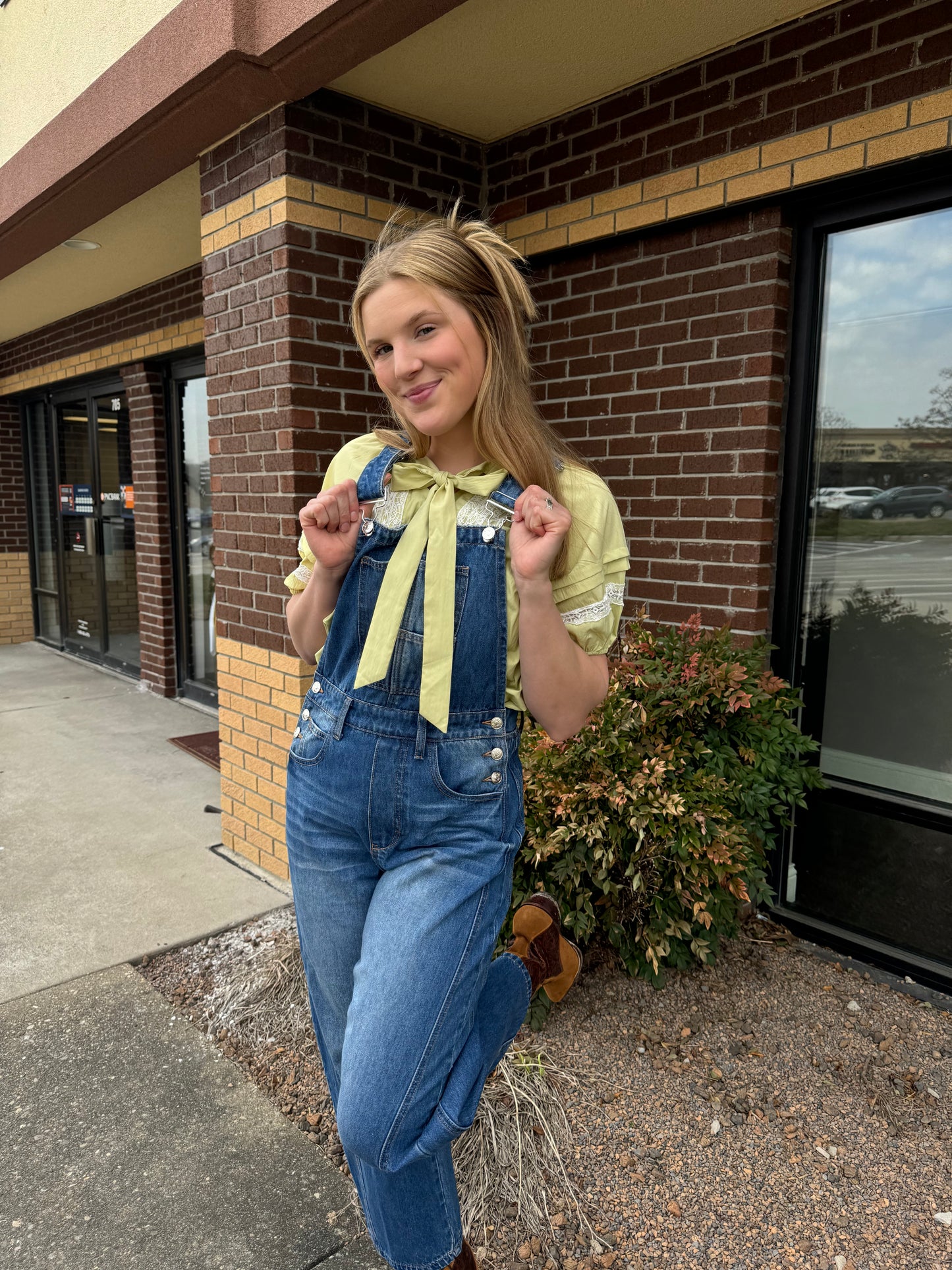 Pistachio Tie Lace Blouse